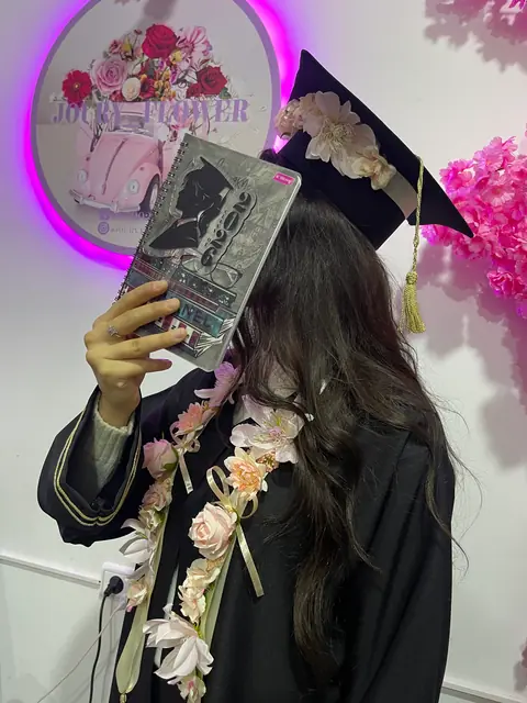 Bouquet avec billets pour diplômée à Tetouan