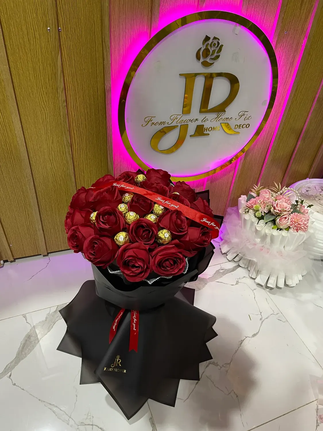 Black rose bouquet - Statement bouquet