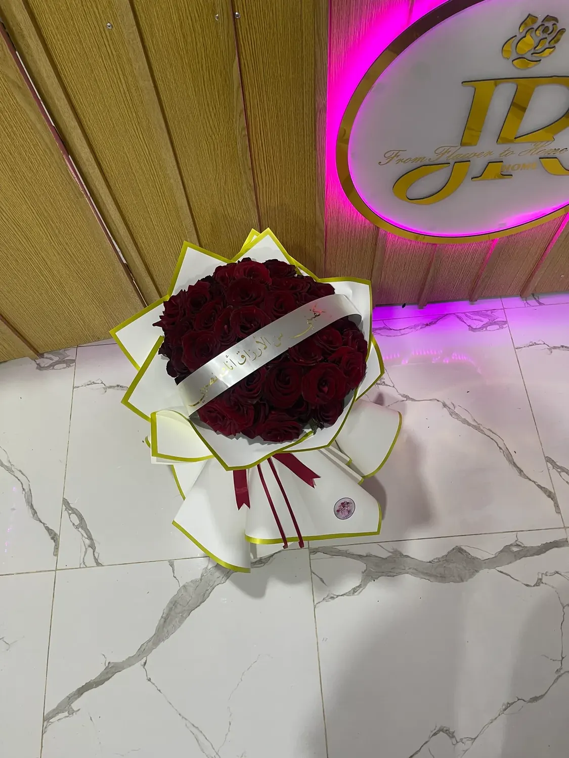 Classic red roses - rose box