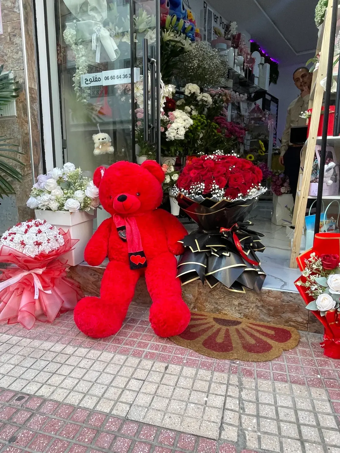 Teddy and roses - display set