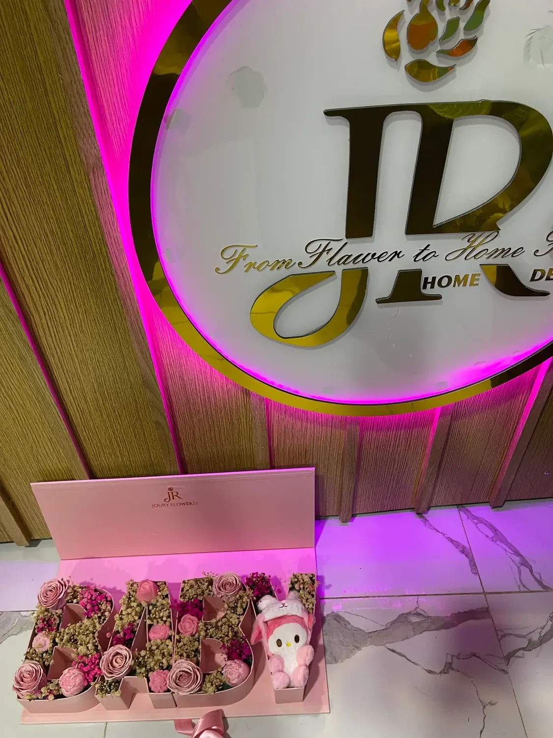 Pink rose box by Joury Flowers