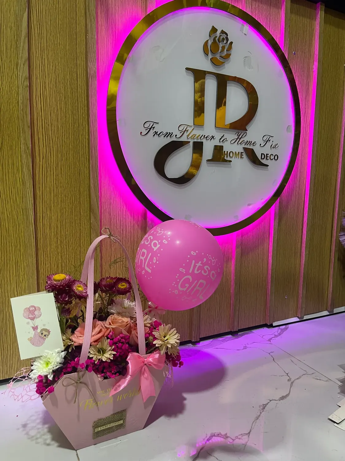 Pink balloon basket by Joury Flowers